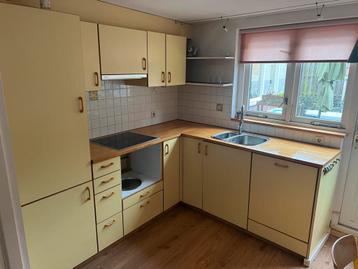 GRATIS Complete hoekkeuken - geel formica /Hout