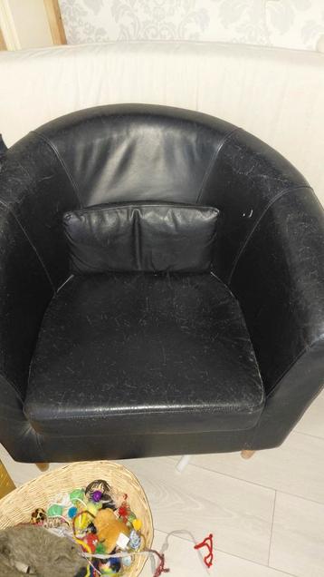 2 fauteuils met krabsporen - nog goed bruikbaar