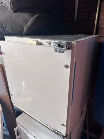 Gratis Inbouwkoelkast - Lichte beschadiging, werkt perf