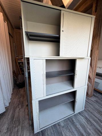 GRATIS 3 stuks roldeurkasten