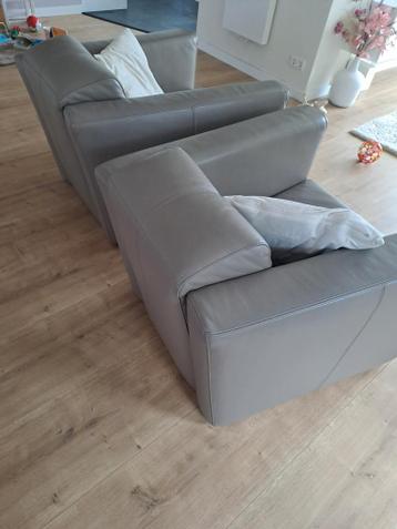 Te koop 2 mooie leren stoelen.