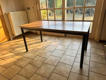 Eettafel met houten blad en metalen poten - Gratis ophalen