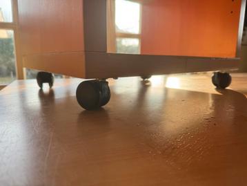 Houten kastje op wieltjes - Gratis ophalen