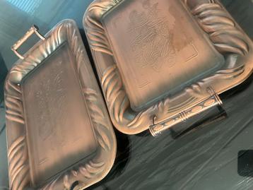 Set van 2 vintage dienbladen met bloemmotief