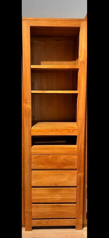 Gratis ladekast van stevig hout (bovenste plankje ontbreekt)