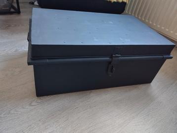 Grote zwart geverfde opruimkist - 37x60cm