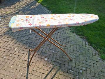 Strijkplank met bloemenprint