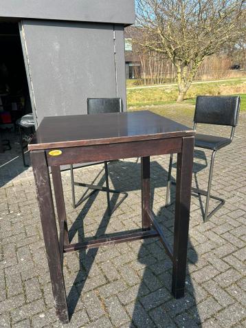 2 tafels 6 barstoelen gratis afhalen