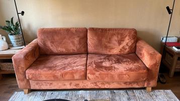 Comfortabele 2-zits bank, terra kleur, direct af te halen