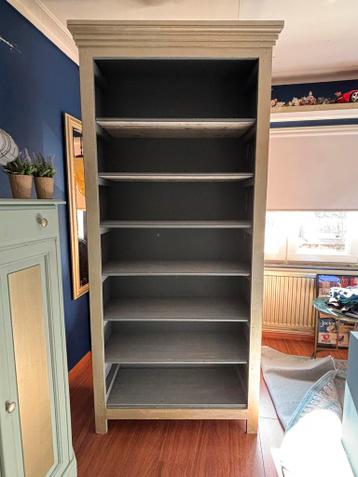 GRATIS  hoge op maat gemaakte boekenkast 2.30 hoog