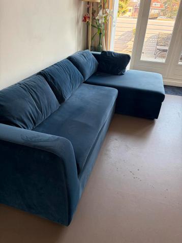 Gratis Blauwe fluwelen slaapbank met opbergruimte