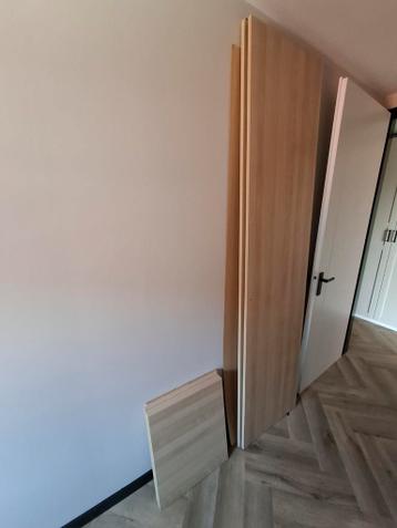 Paxkast, 50 x 236 houtkleurig gedemonteerd.