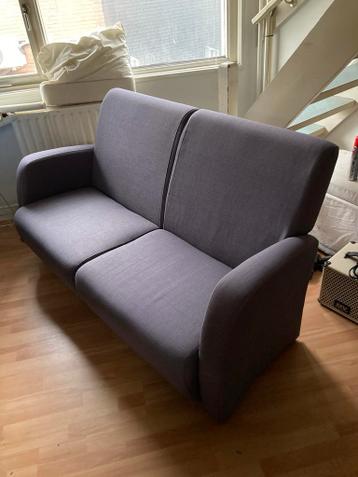 Grijze bank voor 2/3 personen in prima staat