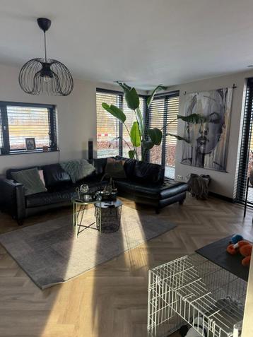 Gratis af te halen: Leren zwarte hoekbank van Eijerkamp