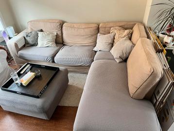 Heerlijk zittende hoekbank + poef. Moet zsm weg!