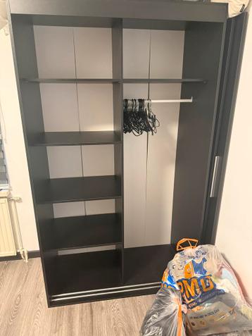 Kledingkast met deuren gratis af te halen (achterwand defect