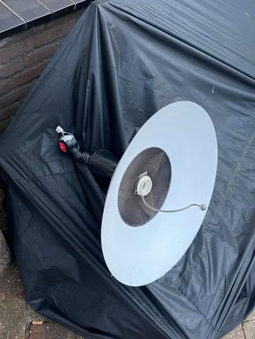 Witte hanglamp met zwart armatuur