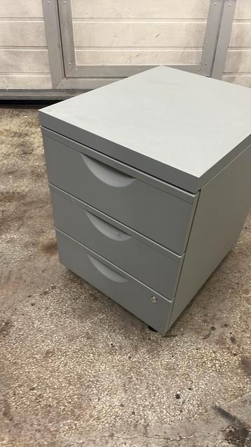 Ladekastje voor bureau gratis ophalen