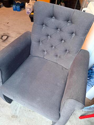 Gratis stoel met wieltjes - even stofvrij maken!