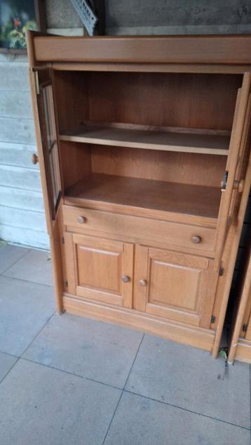 Eiken (vitrine) kasten