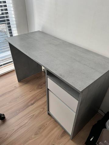 GRATIS bureau 120x53 cm – grijs/wit – goede staat