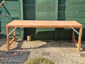 Gratis: uitklapbare tafel (205 x 80 x 75 cm)