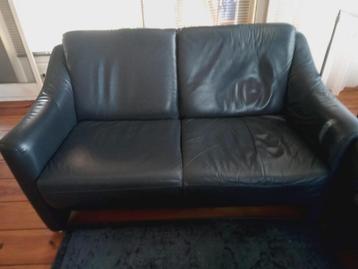 2 donkerblauwe banken Gratis