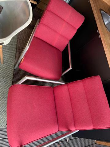 Gratis 2 stoelen zitten nog heel goed leer laat los