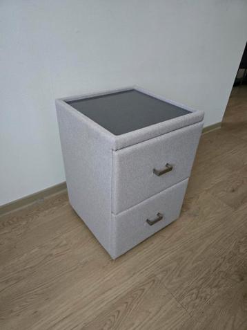 Gratis Nachtkastje van stof