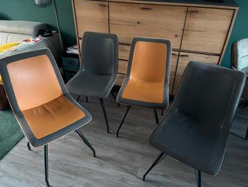 4 eetkamerstoelen gratis