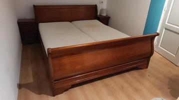Klassiek tweepersoonsbed met elektrische lattenbodems