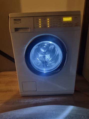 Gratis defecte wasmachines: Miele W 5933 + AEG Lavamat Turbo