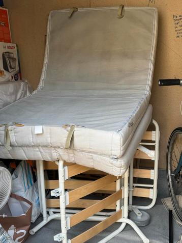 Opvouwbaar logeerbed / opklapbed met matras