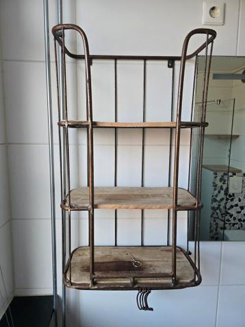 Gratis badkamer rekjes kast