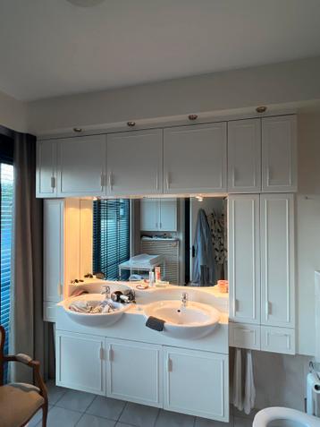 Compleet badkamermeubel met dubbele wastafel en spiegel