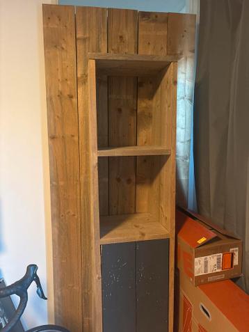 Gratis af te halen! Steigerhout kasten 2 stuks, 250cm
