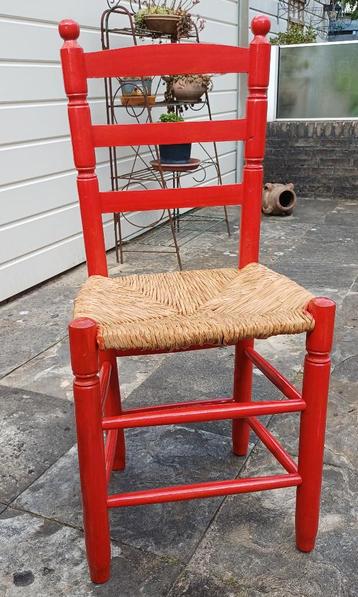 Houten stoel, gevlochten zitting, rood, 70’s