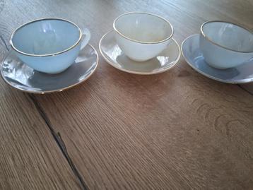 GRATIS 3 Opaline Kop en Schotels ( niet voor de verkoop)