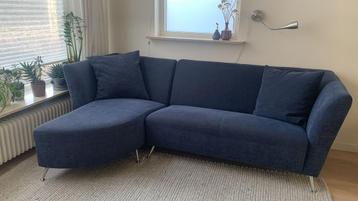Donkerblauwe hoekbank met chaise longue