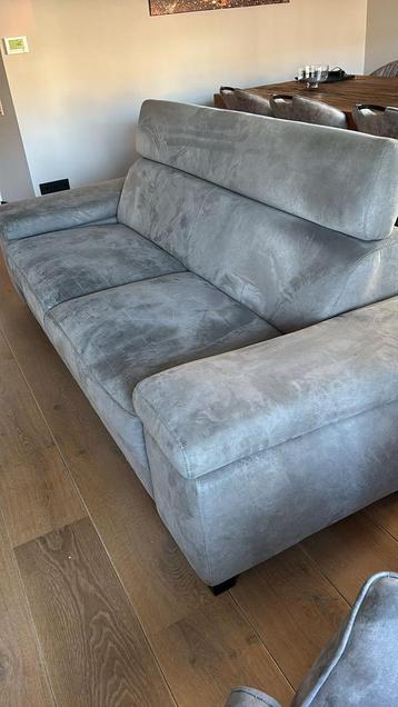 Gratis bank met losse bijpassende poef erbij