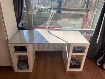 Zelfgemaakt bureau (145x61,5x71 cm) gratis af te halen