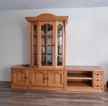 Gratis: Eikenhouten wandmeubel, ladenkast, nachtkastje etc