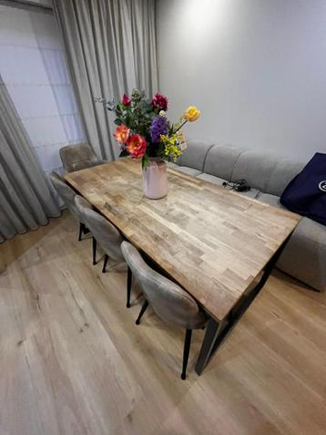 Gratis tafel (met gebruikssporen)