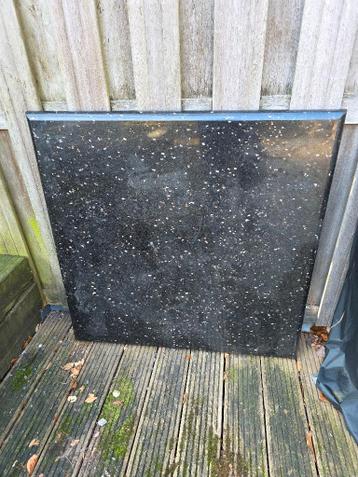 Gratis en voor niets: zwart granieten tafelblad 1m x 1m