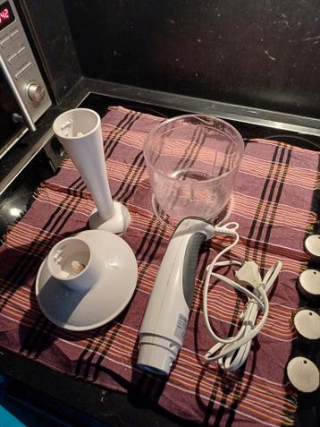 Onvolledige set staafmixers.