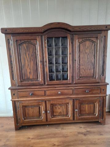 Gratis op te halen: grote servies-/opbergkast