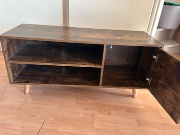 Modern TV kast mag voor een kleine prijs weg