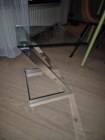 Glazen bijzettafel - 46 cm hoog, 37 cm breed