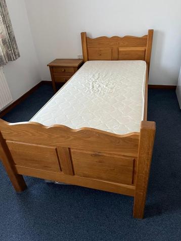 Eikenhouten eenpersoonsbed 2 stuks