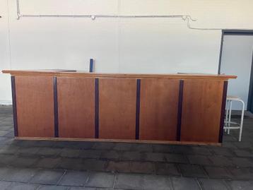 Bruine kroeg bar van zware kwaliteit, half jaar oud